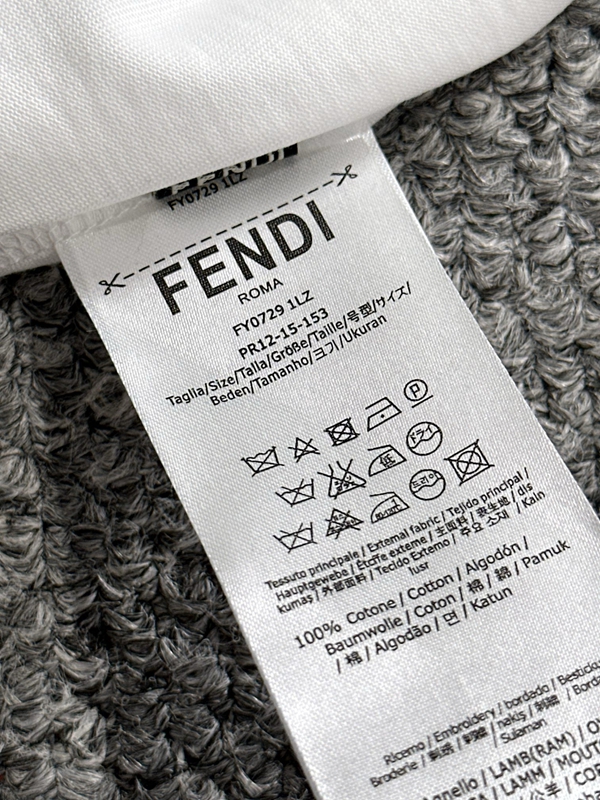 ブランドTシャツ着用イメージ